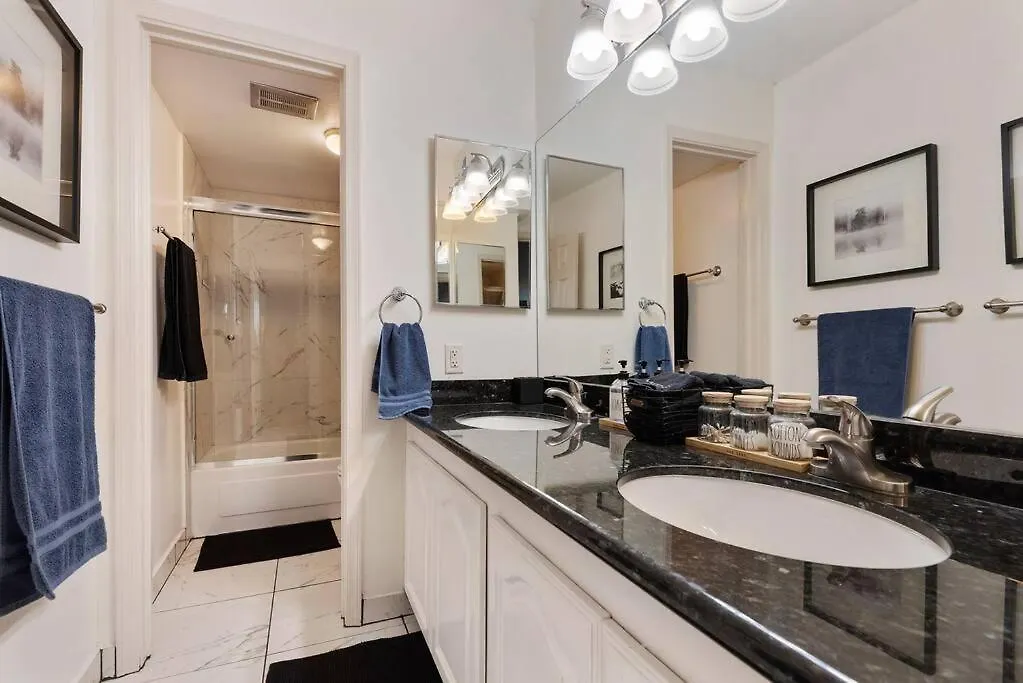 Old Town Condo With 2 King Size Suites Скоттсдейл